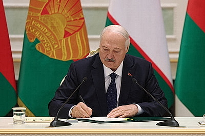 Лукашенко и Мирзиёев подписали Декларацию об установлении стратегического партнерства Беларуси и Узбекистана