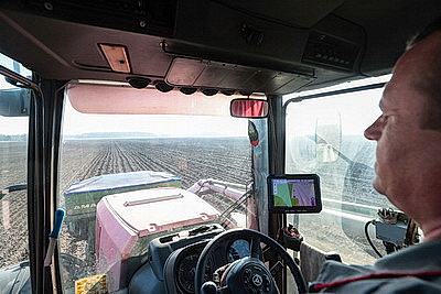 Как спутниковая навигация повышает шансы на богатый урожай уже в посевную