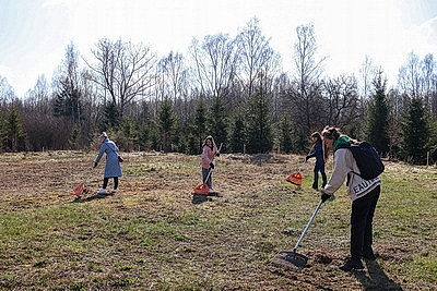 Республиканский субботник: коллектив Администрации Президента принял участие в благоустройстве мемориального комплекса и посадке леса