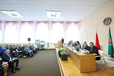 ЖКХ, здравоохранение, развитие территорий. Работу с обращениями в Витебской области рассмотрели в Ушачах