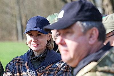 Республиканский субботник: премьер-министр принял участие в благоустройстве братской могилы в Минском районе