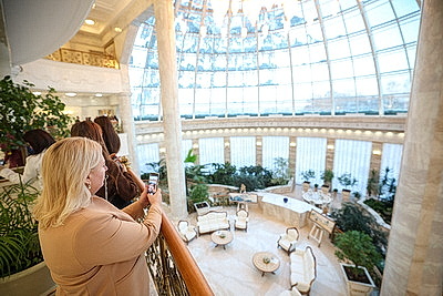 \"Проникнуться атмосферой, в которой работает Президент\". Первая в 2026 году экскурсия прошла во Дворце Независимости