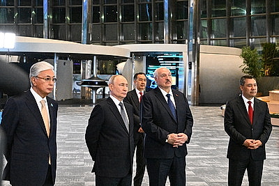 Лукашенко в Астане посетил выставку цифровых достижений стран ЕАЭС