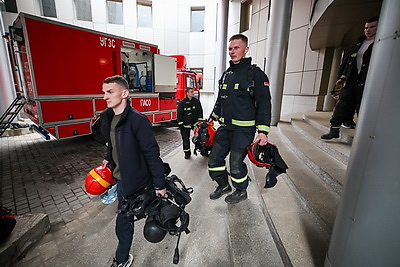 24 этажа скоростного подъема. Конкурс среди спасателей прошел в Минске