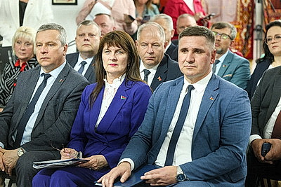 Выплаты при рождении, оздоровление детей. Меры поддержки женщин обсудили в Витебске с участием ФПБ