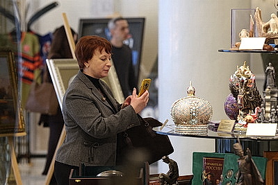 Для научных сотрудников НАН и представителей БГЭУ провели экскурсию во Дворце Независимости