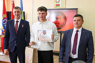 Уроки от лучших хлеборобов. В Минской области открыли уникальную школу комбайнеров
