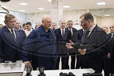 Торговля на селе и перспективы БелОМО. Лукашенко посетил Вилейский район
