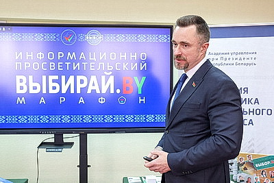 \"Нам есть чему учиться\". Председатель ЦИК Кыргызстана о работе с населением в Беларуси