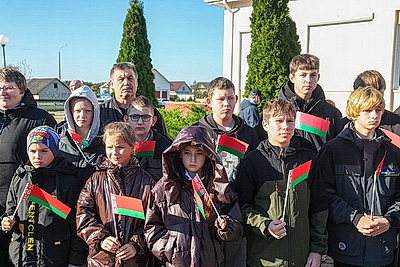 В Шкловском районе открыли скульптуру Героя Социалистического Труда Нины Барановой