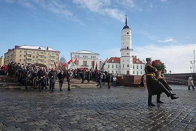 Праздник мужества и верности долгу: в регионах Беларуси 23 февраля прошли торжественные митинги
