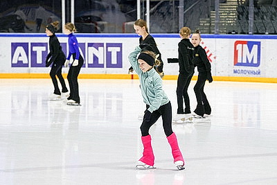 Двукратный серебряный призер Олимпийских игр Евгения Медведева провела мастер-класс для юных спортсменов