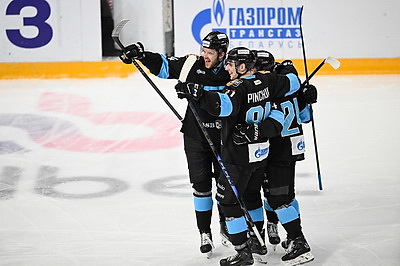 Минские динамовцы в овертайме дома уступили \"Авангарду\"