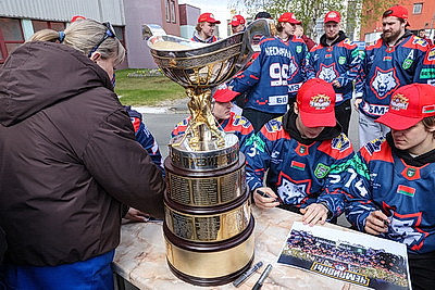 Один завод - одна команда. \"Металлург\" вновь привез Кубок Президента на БМЗ