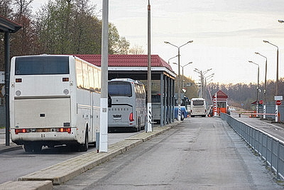 Жители Алешек выехали в Украину через пункт пропуска \"Новая Гута\"
