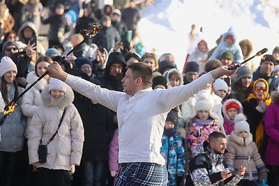 В Беловежской пуще отметили Масленицу и попрощались со Снегурочкой до следующей зимы