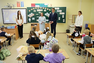 \"Школа для каждого, школа для всех\". В Минске прошли торжественные линейки ко Дню знаний