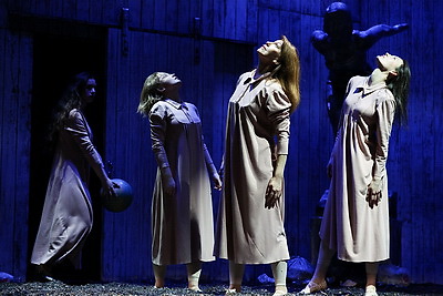 Спектакль \"Земля Эльзы\" прошел в Белорусском государственном молодежном театре