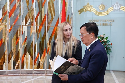 Парламентская делегация Мьянмы посетила музей истории ВОВ в Минске