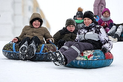В Минске оборудованы снежные горки для зимних забав