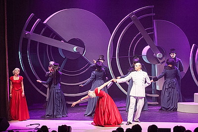 Орловский театр \"Свободное пространство\" представил на театральном форуме \"M.@rt.контакт\" спектакль \"Анна. Сны\"