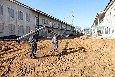 Ход работ по строительству городской клинической инфекционной больницы обсудили на выездном заседании Мингорисполкома