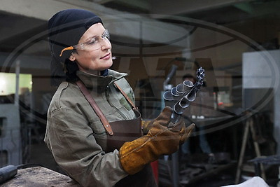 Расширяя границы возможного. Женщина-кузнец превращает металл в произведения искусства