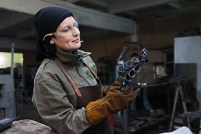 Расширяя границы возможного. Женщина-кузнец превращает металл в произведения искусства