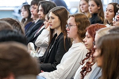 \"Неслучайные встречи\". Председатель БСЖ встретилась со студентами