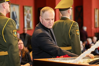 В Минске простились с народным поэтом, одним из авторов Государственного гимна Владимиром Каризной