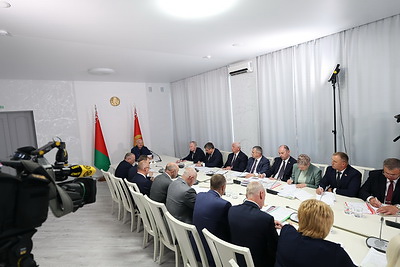 Торговля на селе и перспективы БелОМО. Лукашенко посетил Вилейский район
