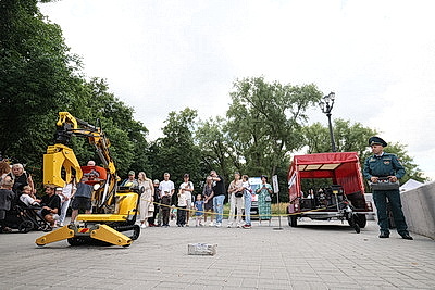 От парада на воде до интерактивных площадок. В Минске отметили День пожарной службы