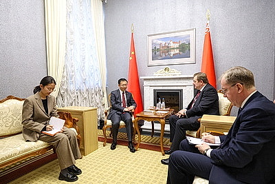 Сверить часы во всепогодном партнерстве. Алейник встретился с послом Китая в Беларуси