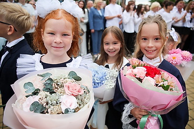 \"Школа для каждого, школа для всех\". В Минске прошли торжественные линейки ко Дню знаний