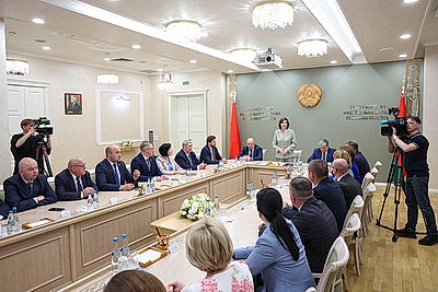 Защищая правду и суверенитет страны. Представителям СМИ вручили награды в Совете Республики