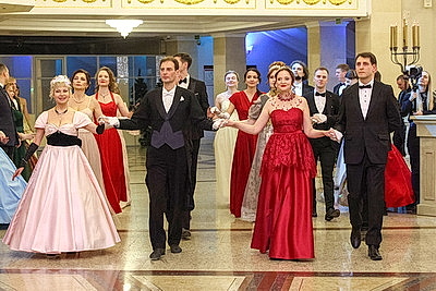 \"Хотя бы на миг почувствовать себя Золушкой, пусть и взрослой\". Большой театр встретил старый Новый год