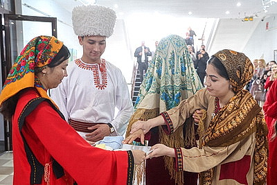 По-восточному ярко и по-белорусски гостеприимно. В ГрГУ им. Я. Купалы отметили Навруз