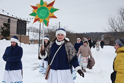 Колядное волшебство. Как в Могилевском районе встречают туристов из разных стран