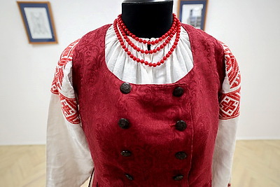 С точностью в деталях. В Витебске открылась выставка народного костюма от молодого дизайнера