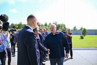 Лукашенко посетил хозяйство, где разводят красную породу коров