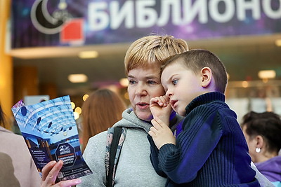 Ночные экскурсии и мастер-классы по каллиграфии: как встретили \"Библионочь\" в Национальной библиотеке Беларуси