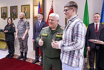 Около 120 бойцов Молодежных отрядов охраны правопорядка объединил областной сбор в Гомеле