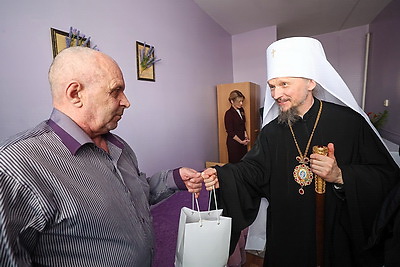 Поделиться теплом. В Клецком районе приняли участников акции \"Подари радость ближнему\"