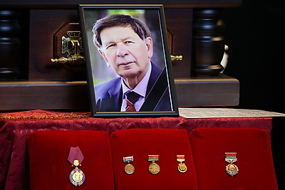 В Минске простились с народным поэтом, одним из авторов Государственного гимна Владимиром Каризной
