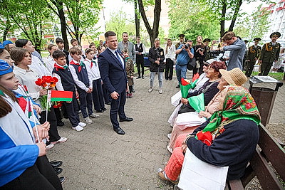 Ветераны Великой Отечественной войны принимают поздравления с 9 Мая