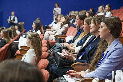 \"Женская энергия для большого дела\". Молодежный женский форум проходит в Минске