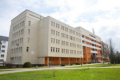 Студенты Могилевского медколледжа трудятся в составе студенческого отряда в областной клинической больнице