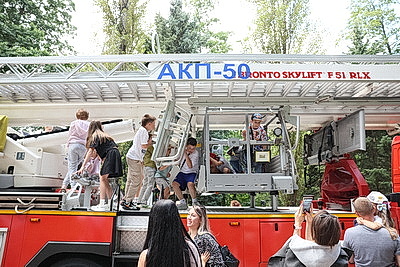 От парада на воде до интерактивных площадок. В Минске отметили День пожарной службы