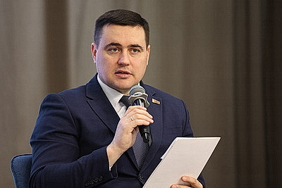 Потенциал и действующая сила. В Минске стартовала III Школа молодого ученого