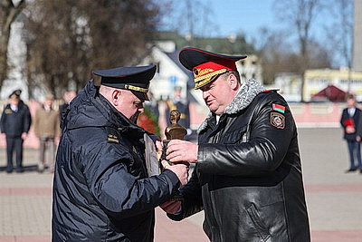 Гродненские милиционеры прошли торжественным маршем по центру города